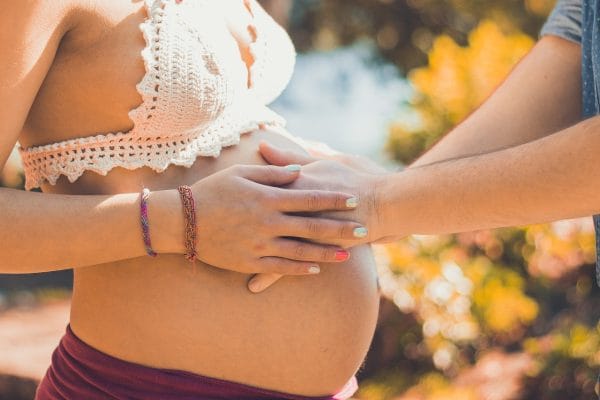 La importancia de la pareja durante el parto. Talleres online mensuales para chicas embarazadas