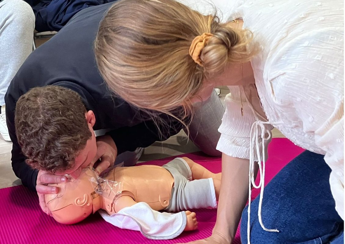 Primeros auxilios para bebes y ninos e1771547377959